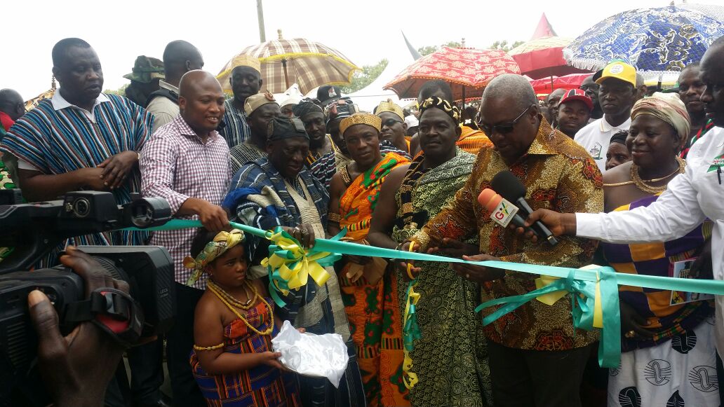 President Mahama cutting the tape with other dignitaries