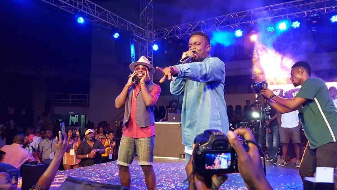 Epic moments as Sarkodie and  M.anifest perform together 