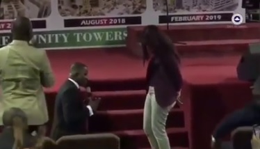 Man proposes to girlfriend during church service