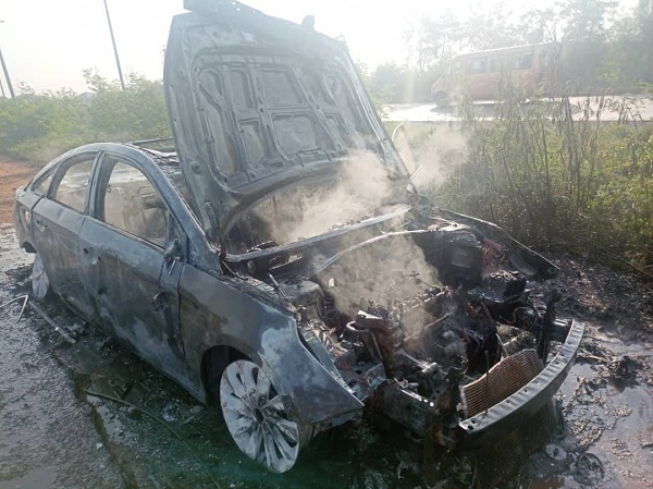 Photos: Hyundai Sonata burns to ashes on motorway